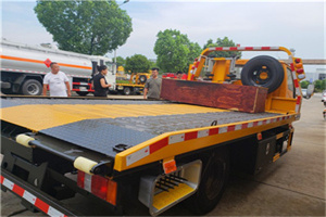 草桥附近拖车电话号码服务