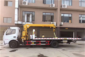 草桥附近汽车轮胎更换